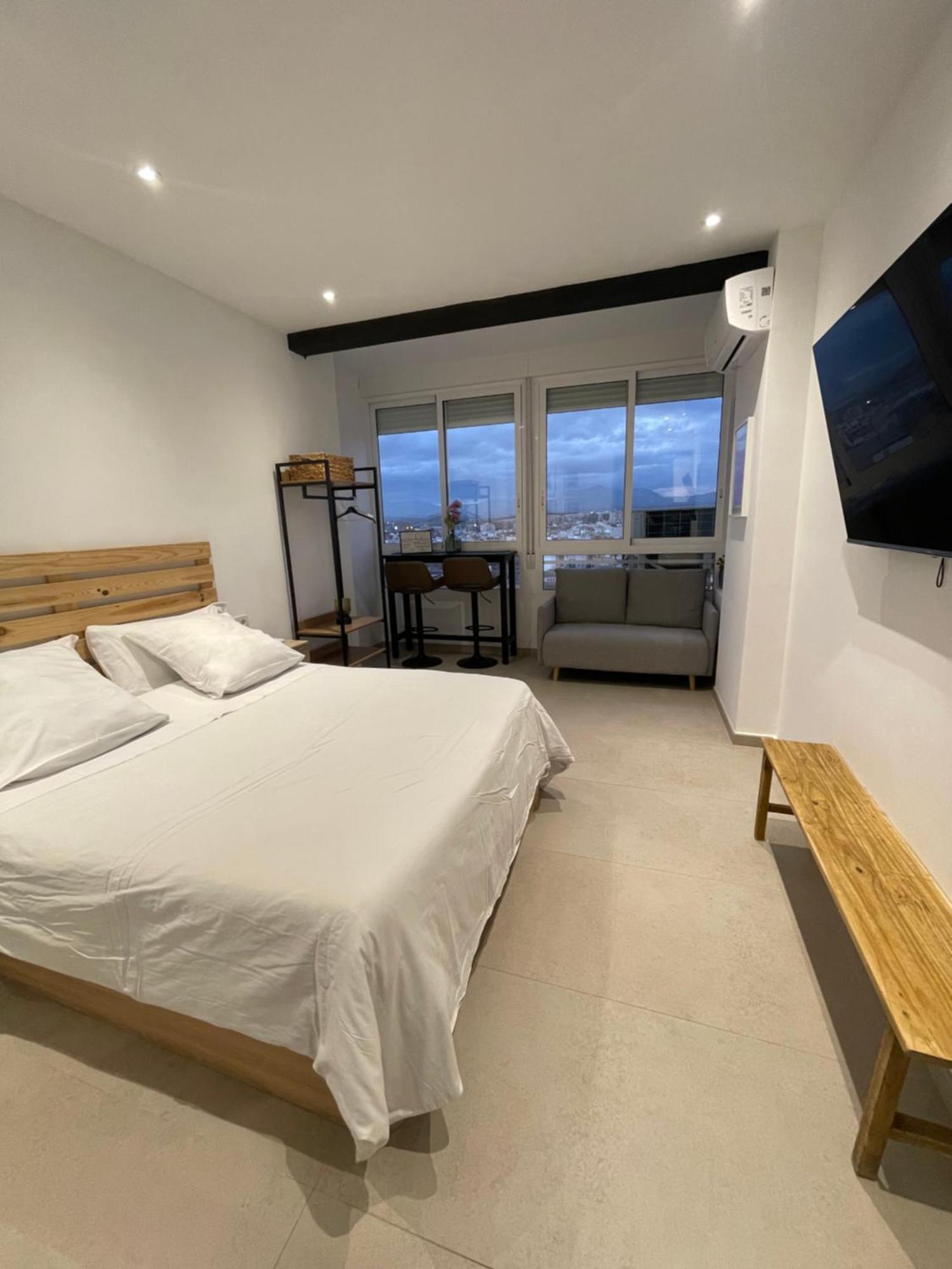 Sky Views Studio In City Centre Alicante Extérieur photo